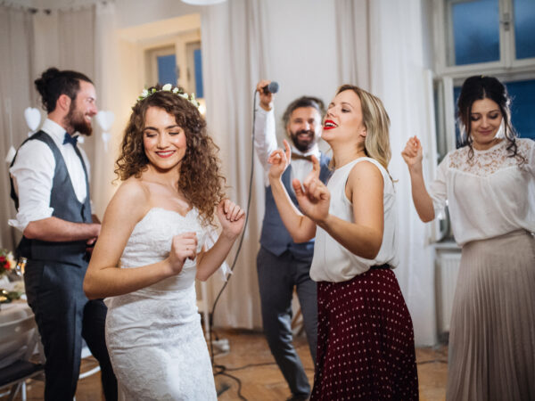 À quel moment réserver son DJ pour son mariage ?